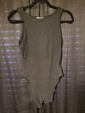 SHEIN Black Sleeveless Scoop Neck Bodysuit
